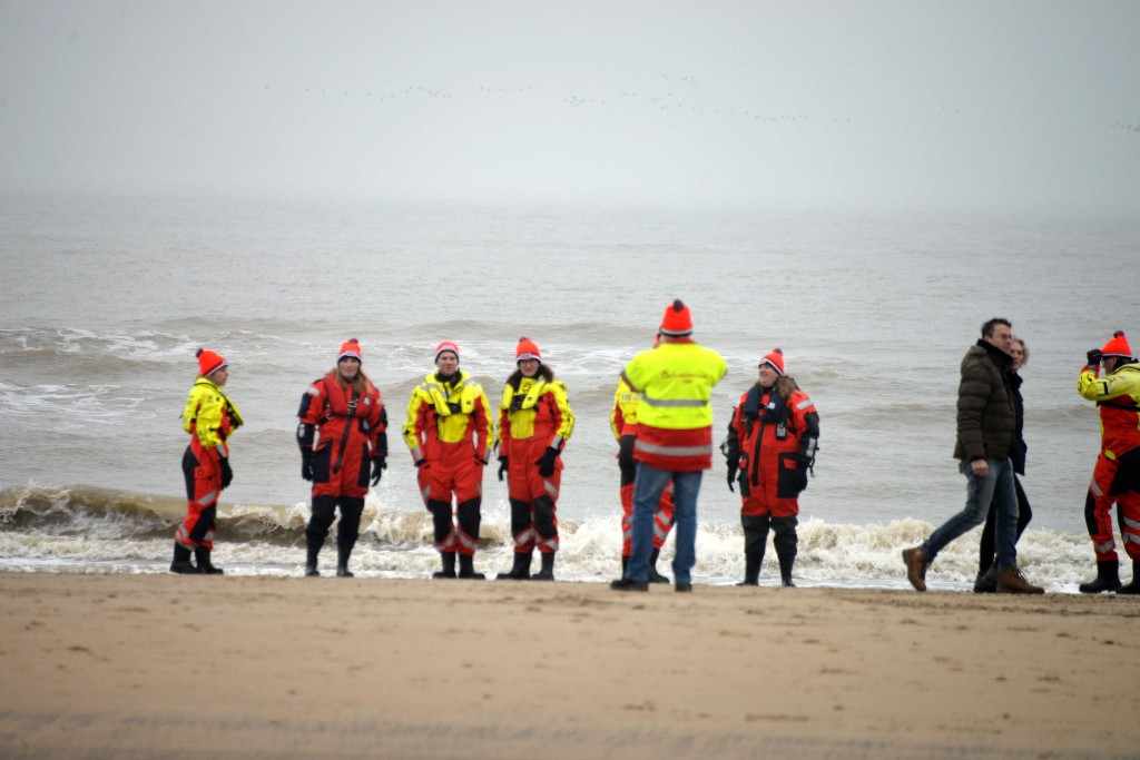 ../Images/Nieuwjaarsduik Noordwijk 2020 007.jpg